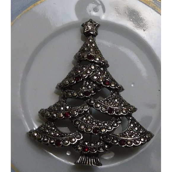 Vintage Avon Christmas Tree Brooch - Picture 4 of 5